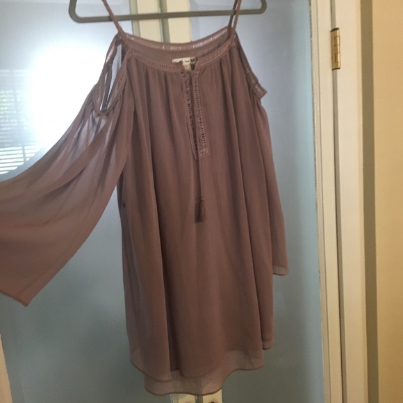 Beautiful dress! - Picture 3 of 5